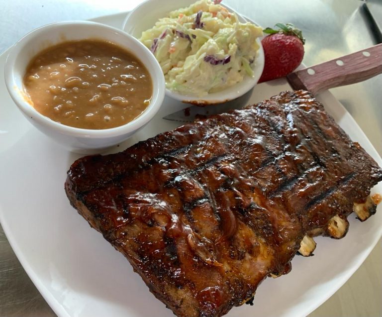 Restaurant & Bar – Bridgeport Inn